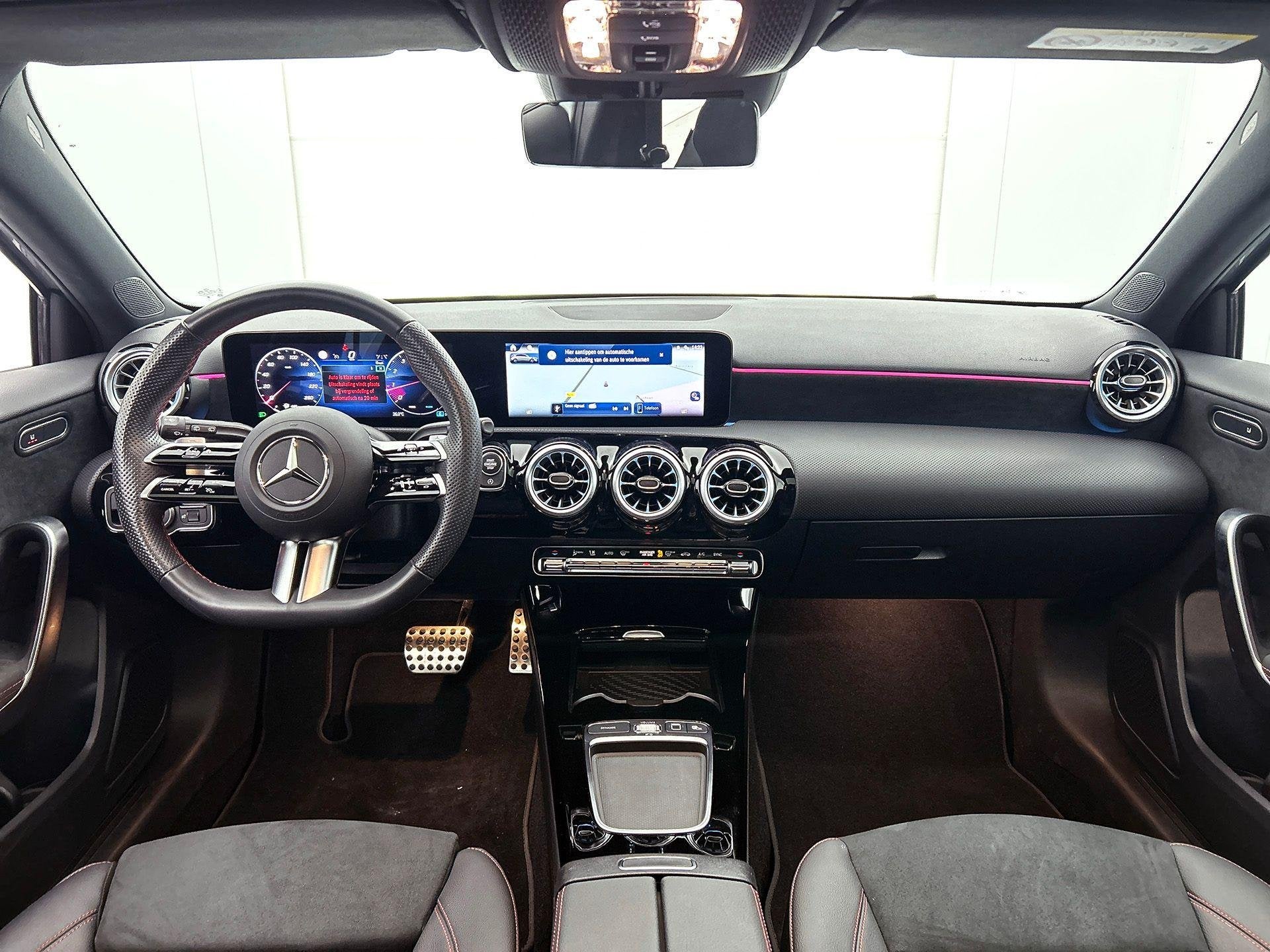 Mercedes-Benz A-Klasse 180 Hatchback AMG Line | Night Pack |, Autos, 100 kW, Achat, Entreprise, 5 portes