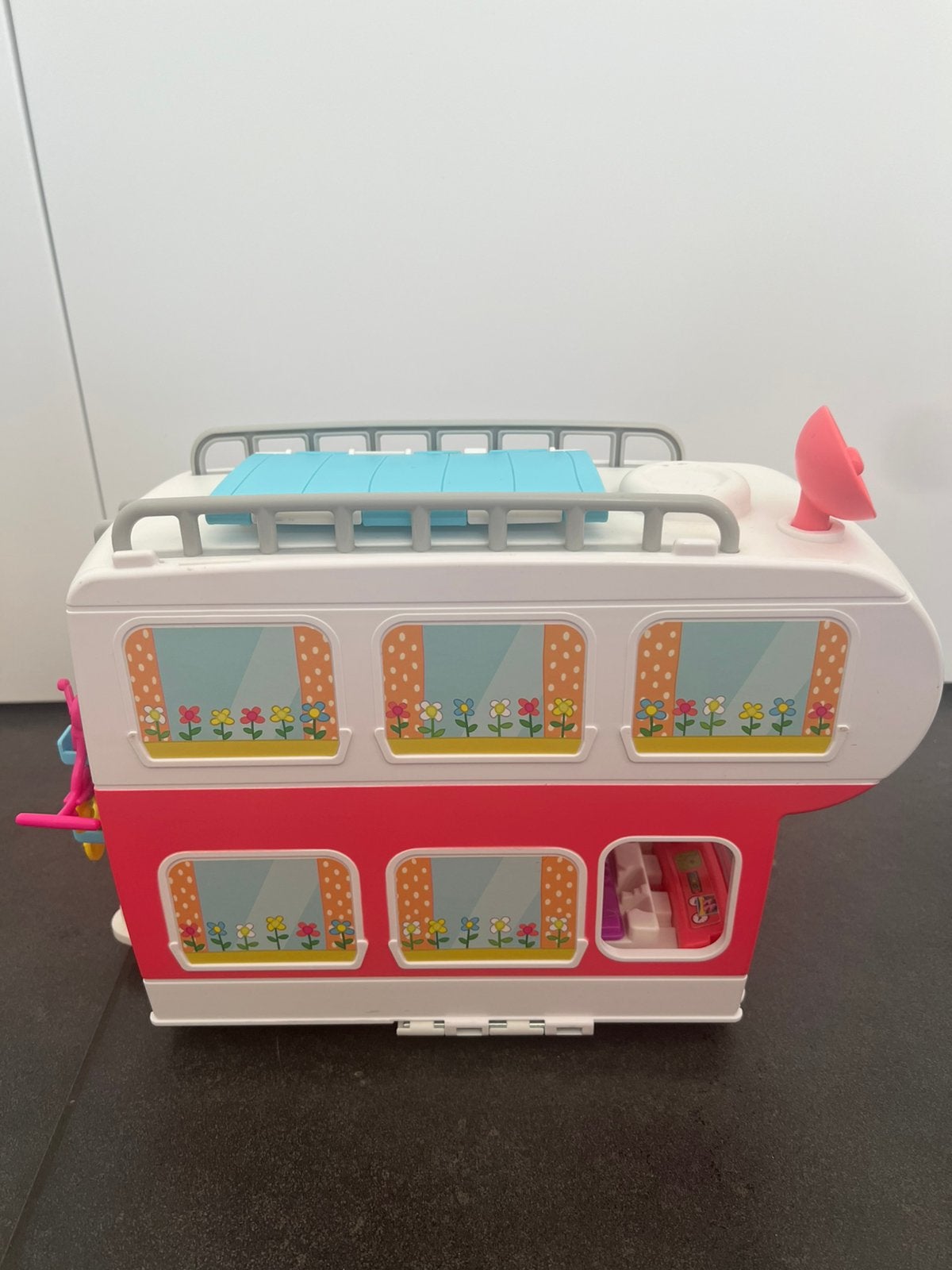 Peppa Pig familie camper kampeer mobilhome, Kinderen en Baby's, Speelgoed | Overig, Ophalen, Zo goed als nieuw, Jongen of Meisje