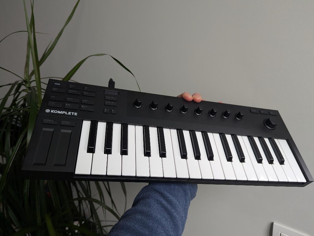 Complete M32-besturing, Muziek en Instrumenten, Midi-apparatuur, Zo goed als nieuw, Ophalen of Verzenden