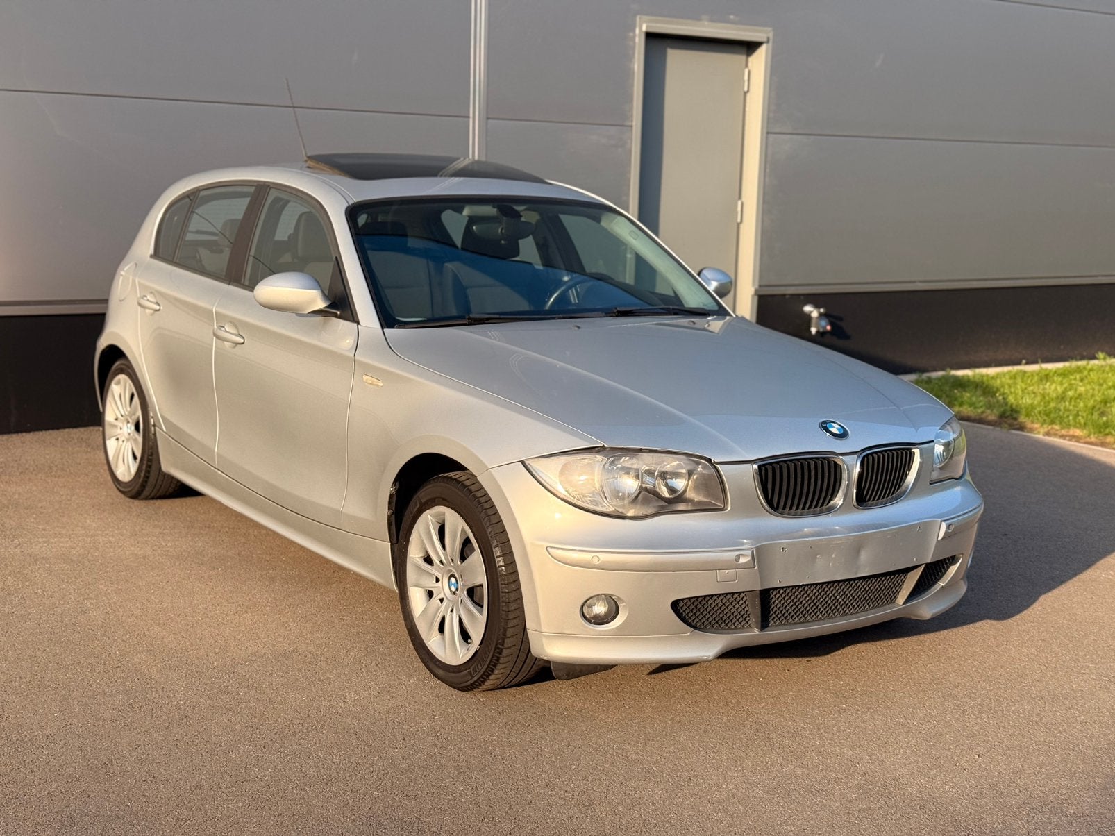 Bmw 116i zeer proper, 1596 cc, Zwart, 4 cilinders, Particulier