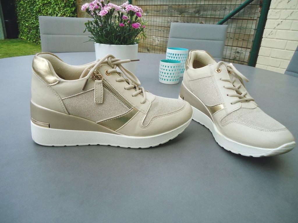 Zachtroze sneakers strass, Kleding | Dames, Ophalen of Verzenden, Zo goed als nieuw, Sneakers