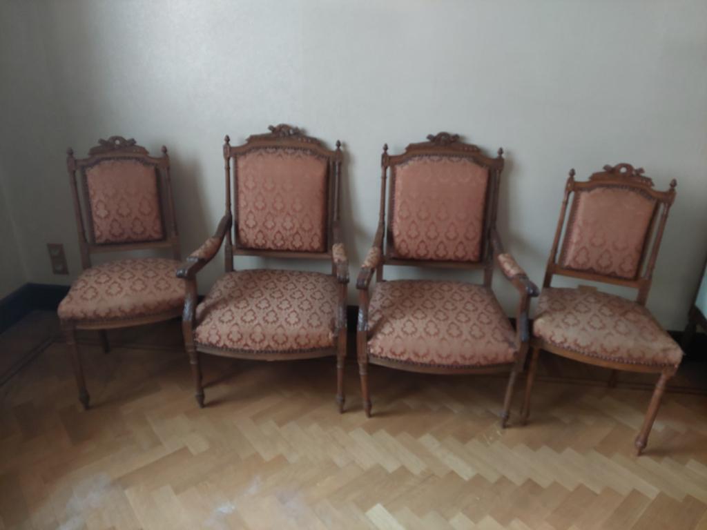 Twee stoelen en twee armstoelen, Ophalen