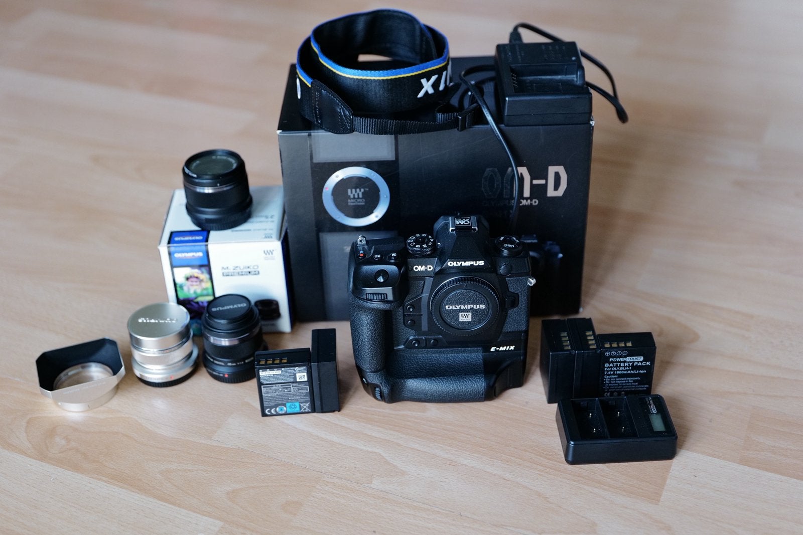 Olympus E-M1X en lenzen, Ophalen of Verzenden, Zo goed als nieuw, Oplader, Olympus