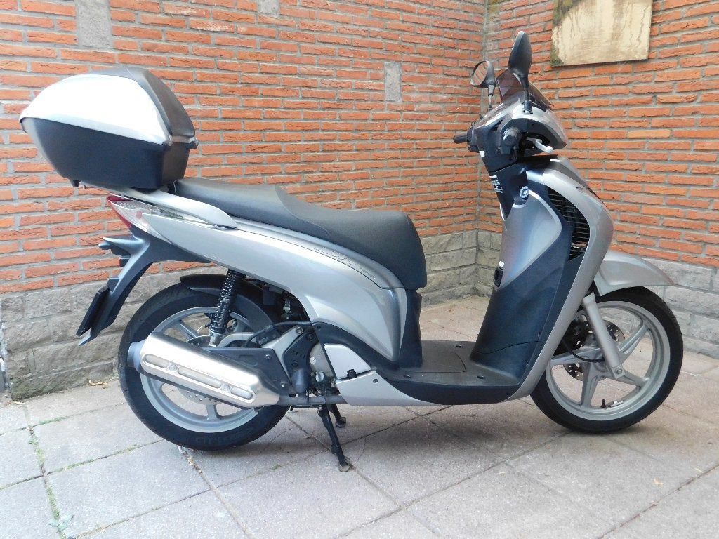 HONDA SH 125, Motos, Scooter, Occasion, Permis Moto A1 minimum, Particulier