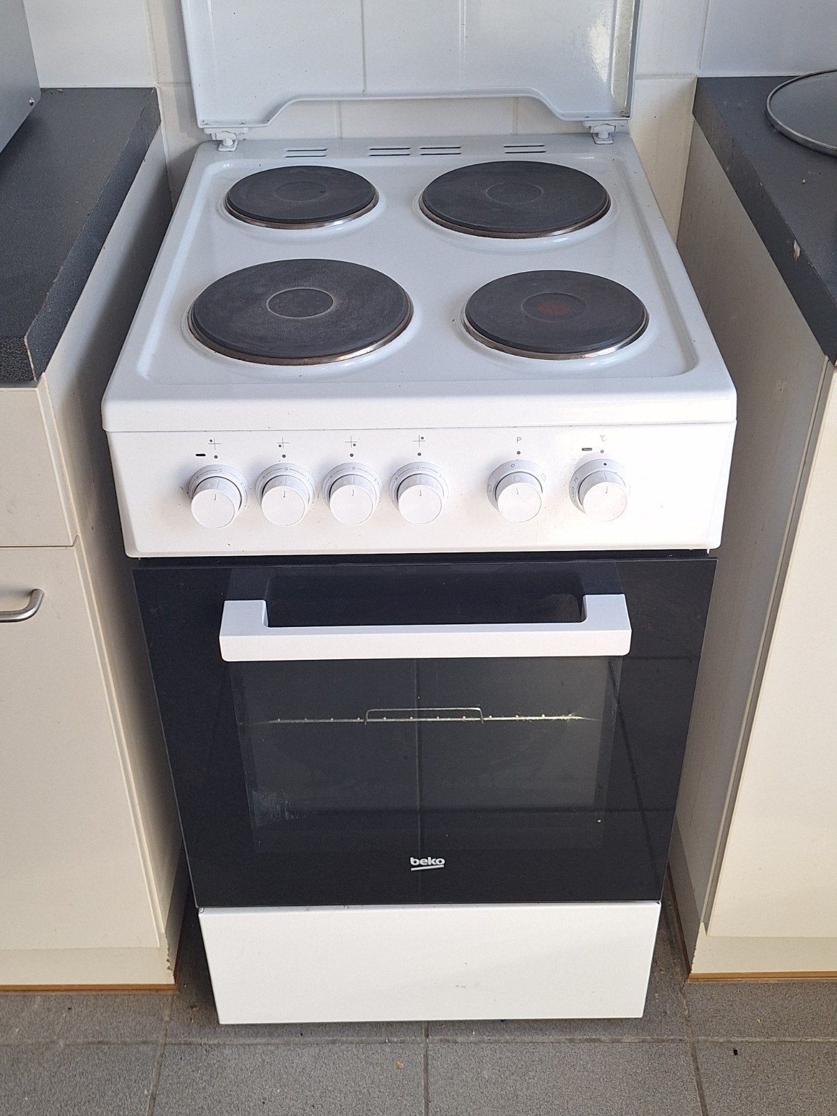 Beko fornuis met oven, Elektronische apparatuur, Fornuizen, Ophalen