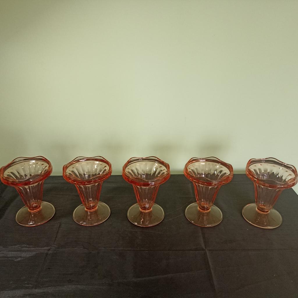Set van 5 Vintage Roze Persglazen IJscoupes – Perfecte Staat, Enlèvement ou Envoi