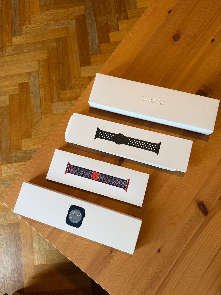 Apple Watch Series 8 - 45 mm – Noir - GPS, Niveau de stress, Étanche, Enlèvement ou Envoi, Apple Watch