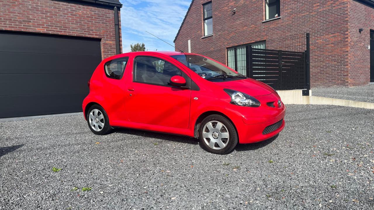 Toyota Aygo 1.0 benzine automaat, 72.000 kilometres, Auto's, Automaat, 50 kW, https://public.car-pass.be/vhr/64c75079-3130-4cbf-a69b-987bb1cd173f
