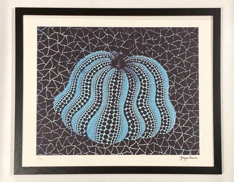 Yayoi Kusama : lithographie 40 par 50 cm. Vendue encadrée, Enlèvement ou Envoi, Lithographie