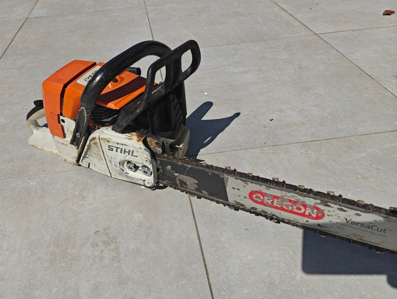 Stihl MS440 professionele kettingzaag, Ophalen