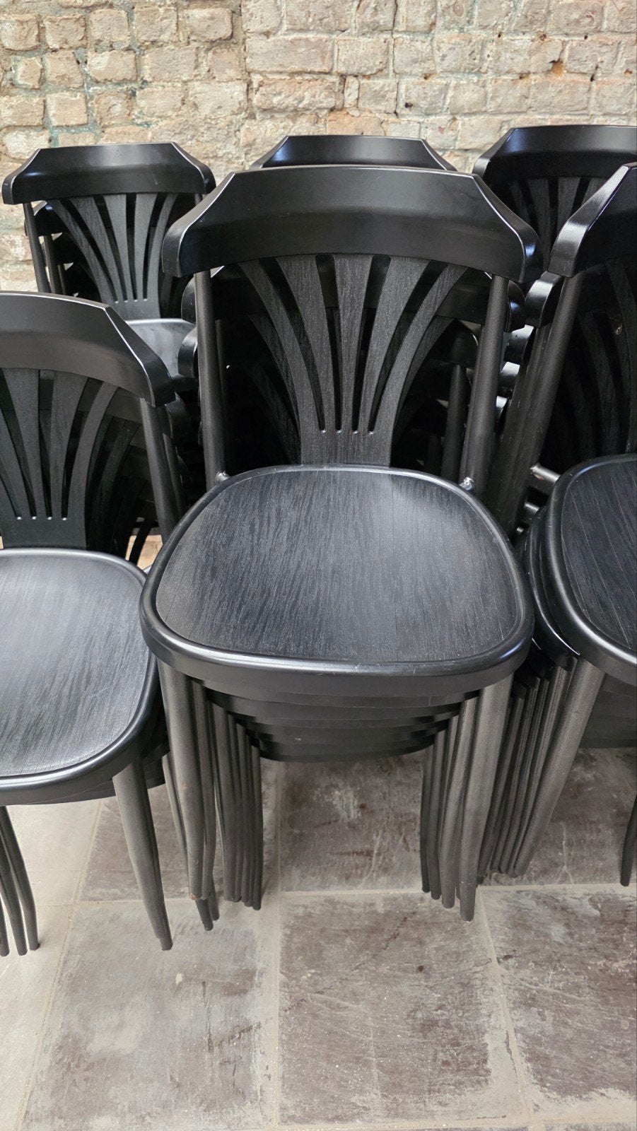 300 stuks stapelbare Thonet stoelen ideaal voor verhuur lot, Hobby en Vrije tijd, Feestartikelen | Verhuur, Ophalen of Verzenden