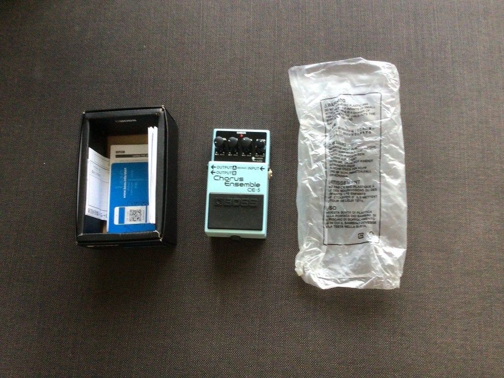 Ensemble de chœur Boss CE-5, Musique & Instruments, Effets, Neuf, Chorus, Enlèvement ou Envoi