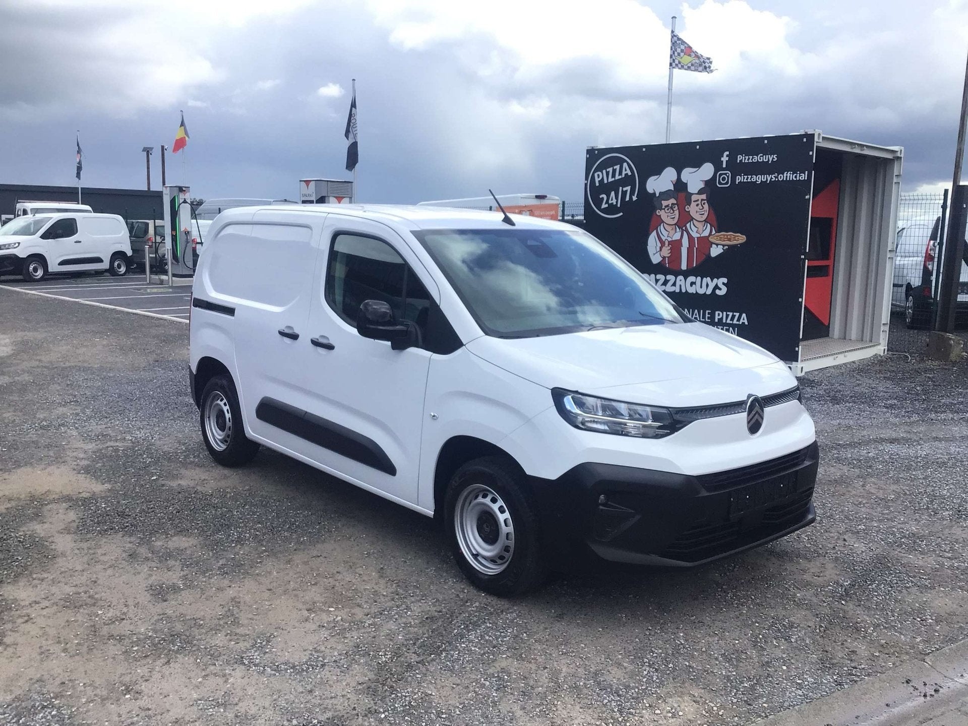 Citroen Berlingo 15hdi 100pk 10/2025 10km 3plaatsen full/opt, Auto's, Stof, Gebruikt, 4 cilinders, Wit