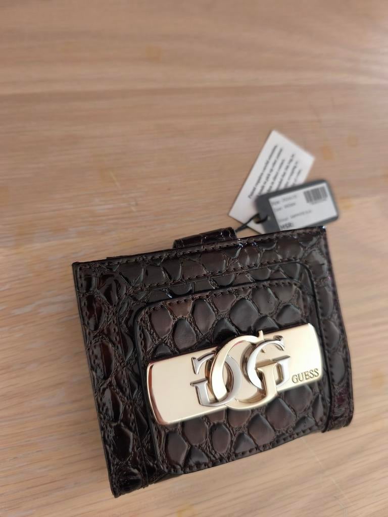 Portefeuille Guess marron croco chic neuf élégant, Handtassen en Accessoires, Portemonnees, Ophalen, Guess