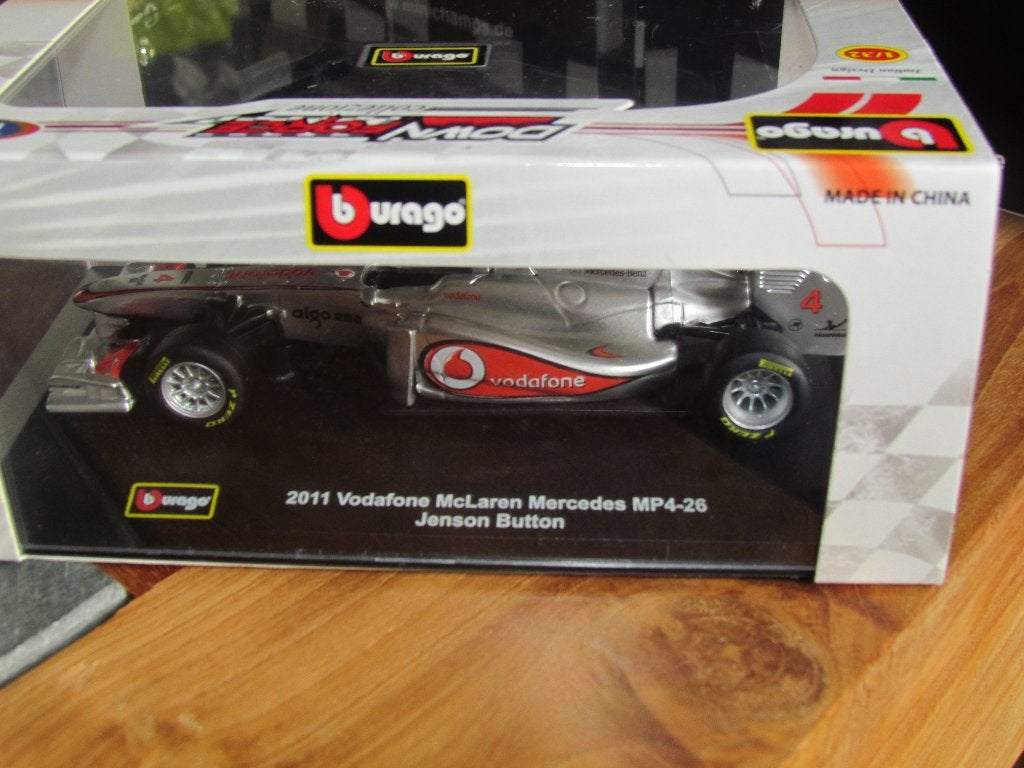 Burago McLAREN Mercedes MP4-26 Jenson BUTTON 1/32, Enlèvement ou Envoi, Neuf, Voiture, Burago