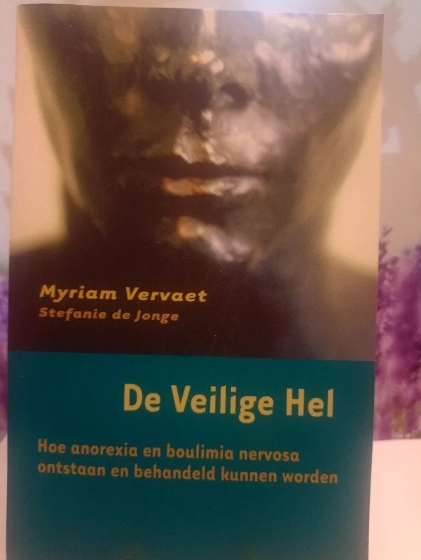 De veilige hel, Ophalen of Verzenden, Gelezen