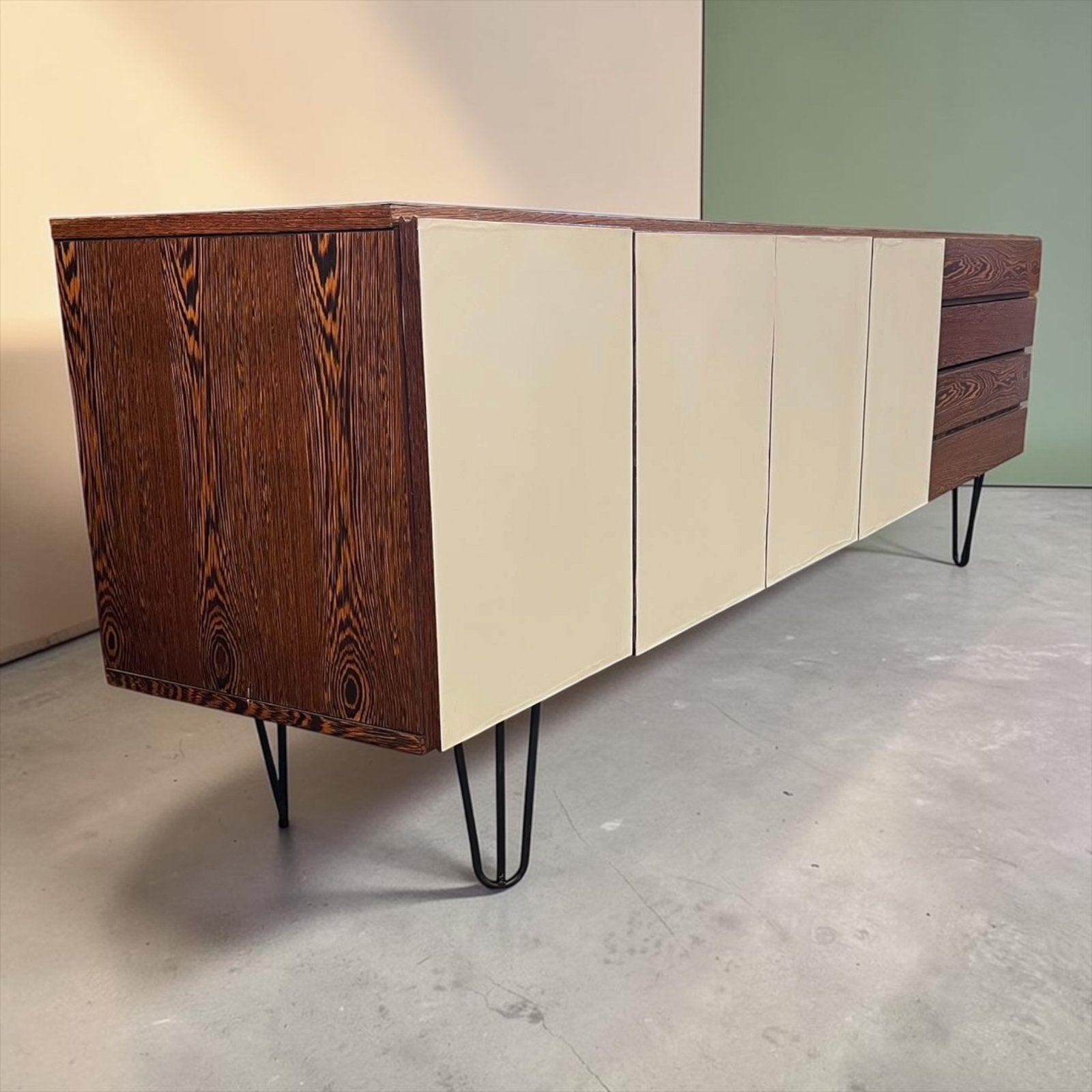 225 x 47 x 74, Huis en Inrichting, Kasten | Dressoirs, Ophalen, Zo goed als nieuw
