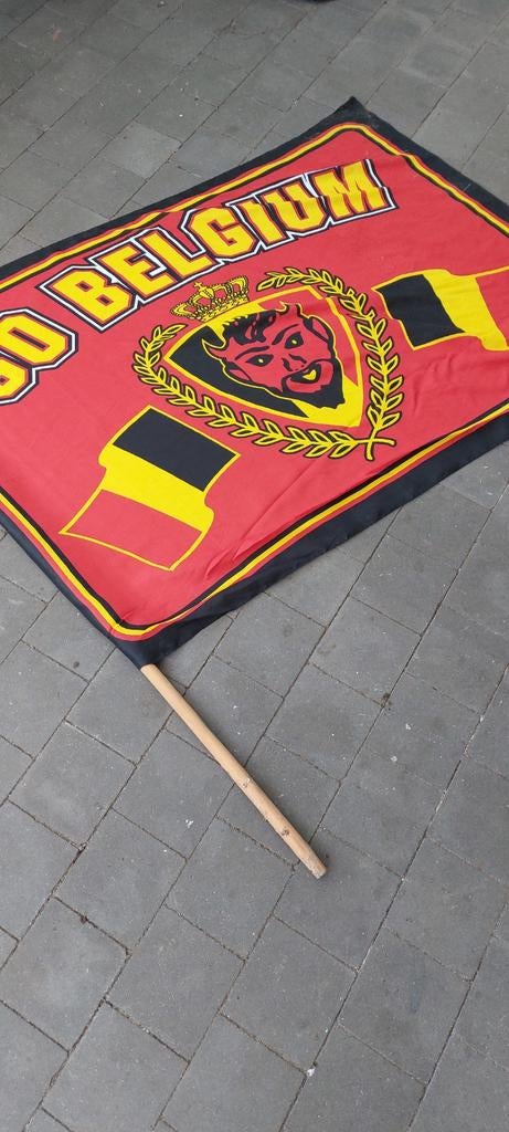 Grote supportersvlag voor de rode duivels Go belgium, Ophalen