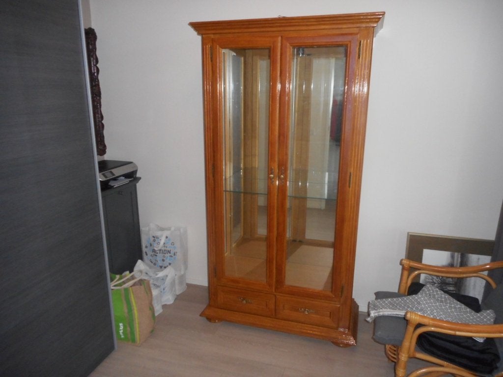 AANGEBODEN ZEER MOOIE VITRINEKAST., Huis en Inrichting, Kasten | Vitrinekasten, Ophalen, 100 tot 150 cm, 100 tot 150 cm, 25 tot 50 cm