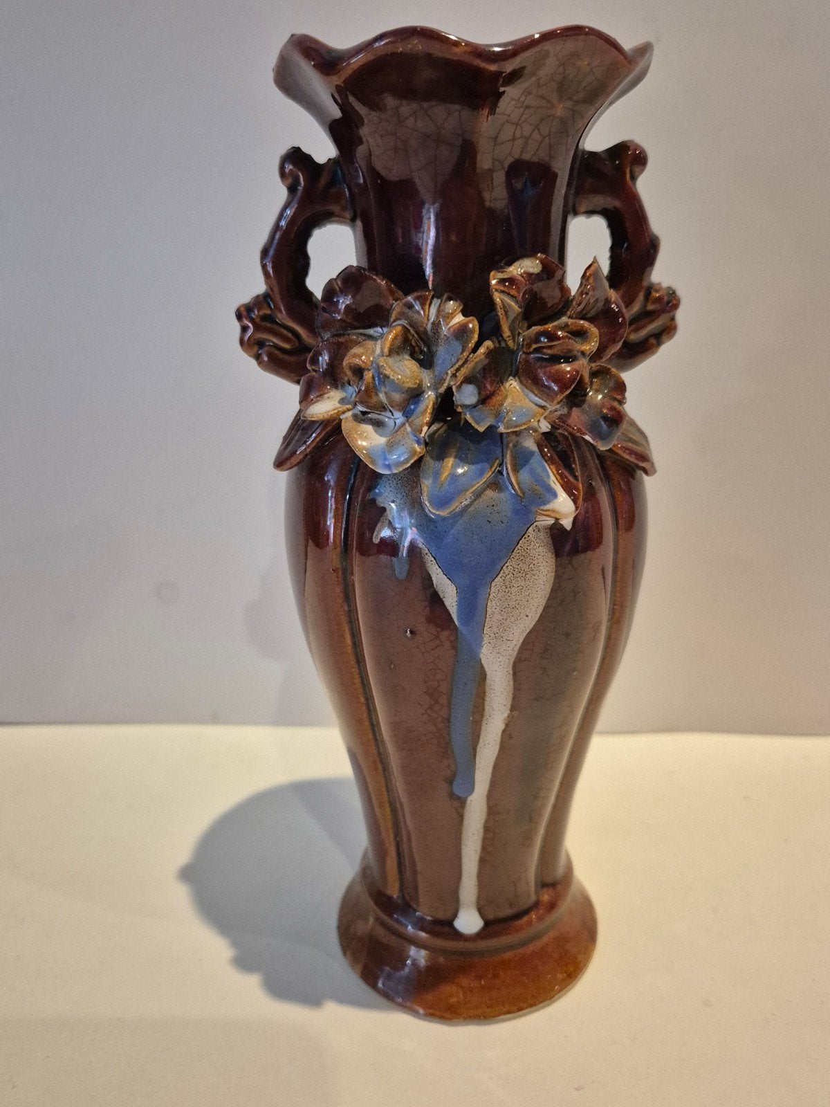 Vintage keramische vaas met bloemreliëf – druipglazuur – 22, Antiek en Kunst, Ophalen of Verzenden