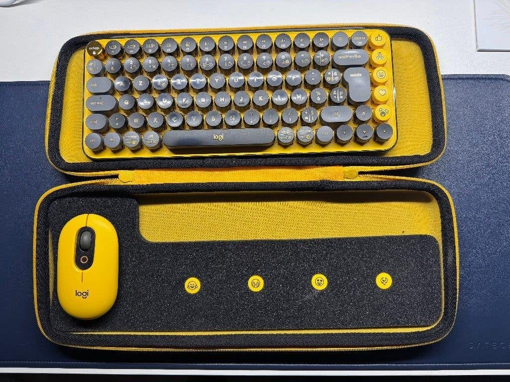 Logitech POP Keys + POP Mouse (AZERTY) + étui de transport, Computers en Software, Toetsenborden, Gebruikt, Azerty, Draadloos