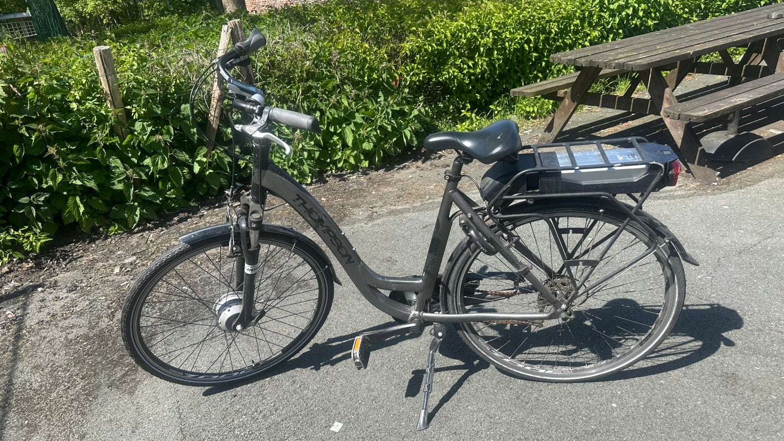 Fiets met kapotte batarij, Enlèvement, Comme neuf