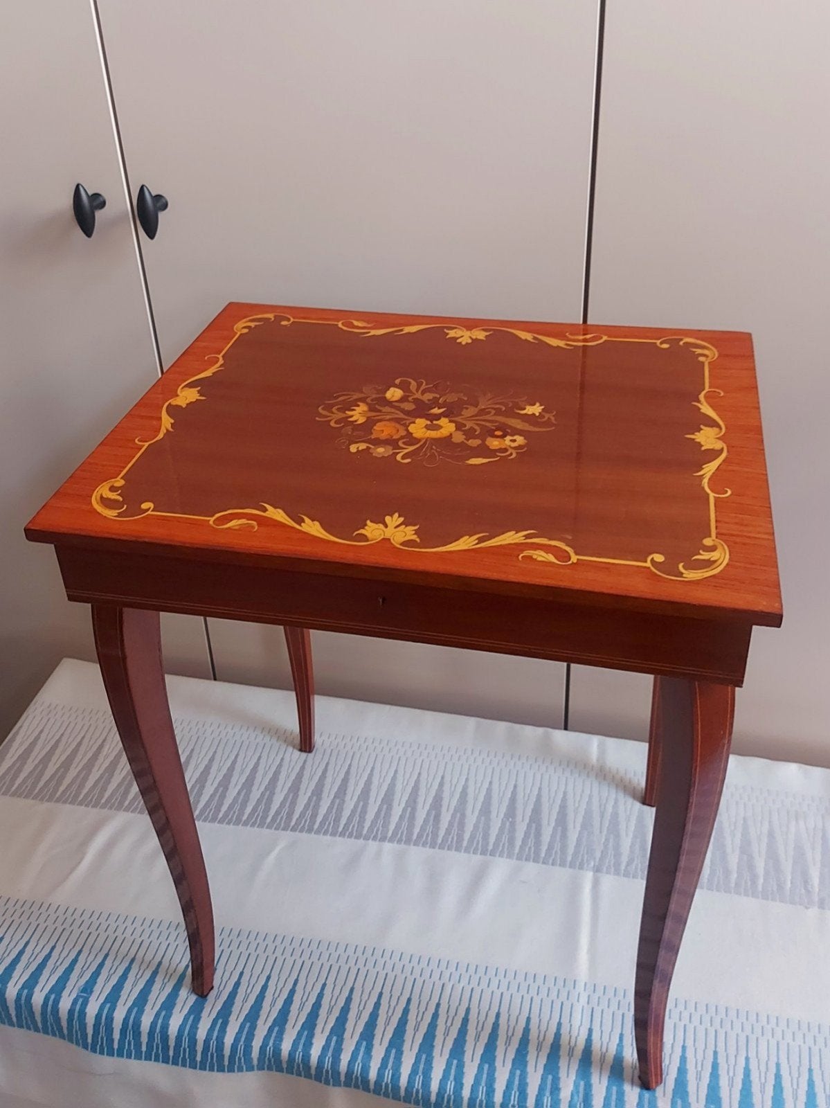 table à musique italienne vintage, Enlèvement