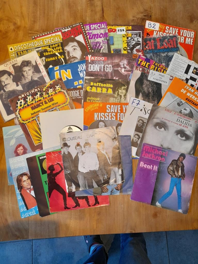 Lot van 30 singels, Livres, Journaux & Revues, Enlèvement ou Envoi