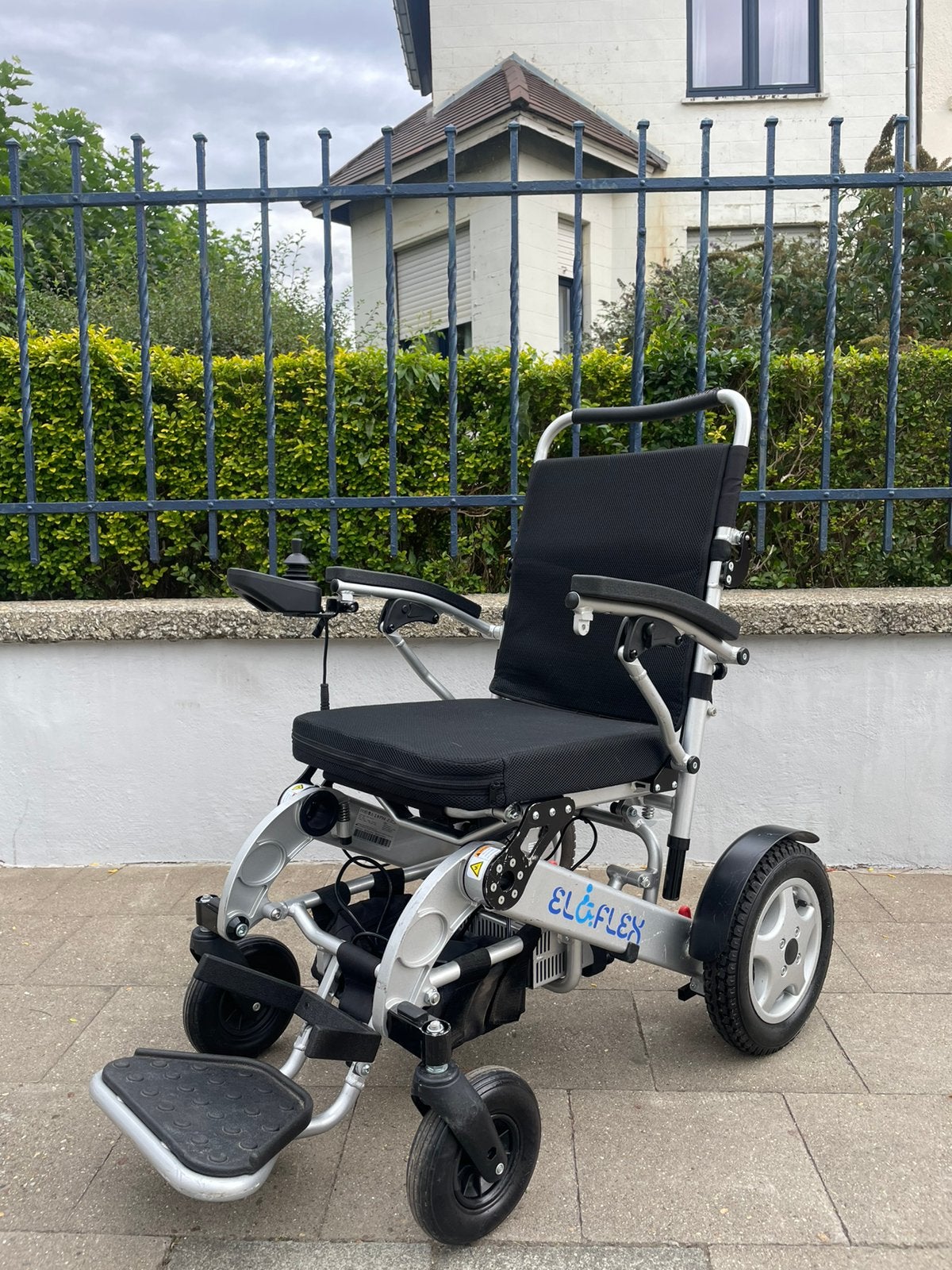 Fauteuil roulant électrique pliable - Eloflex P état neuf, Divers, Chaises roulantes, Enlèvement ou Envoi, Pliant, Comme neuf