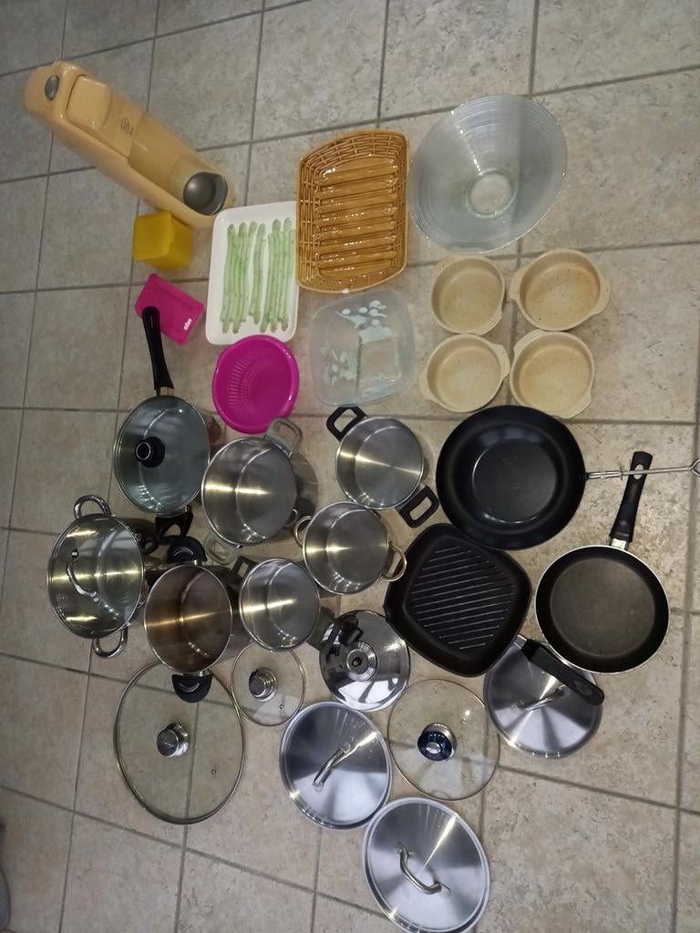Lot casseroles poêles couvercles vaisselles