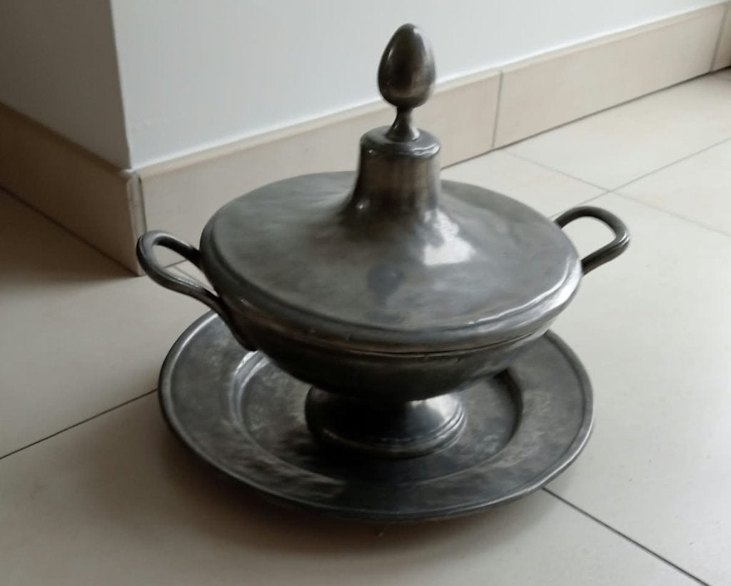 Soupière avec couvercle et plat ‘Les Étains de Paris’, Enlèvement