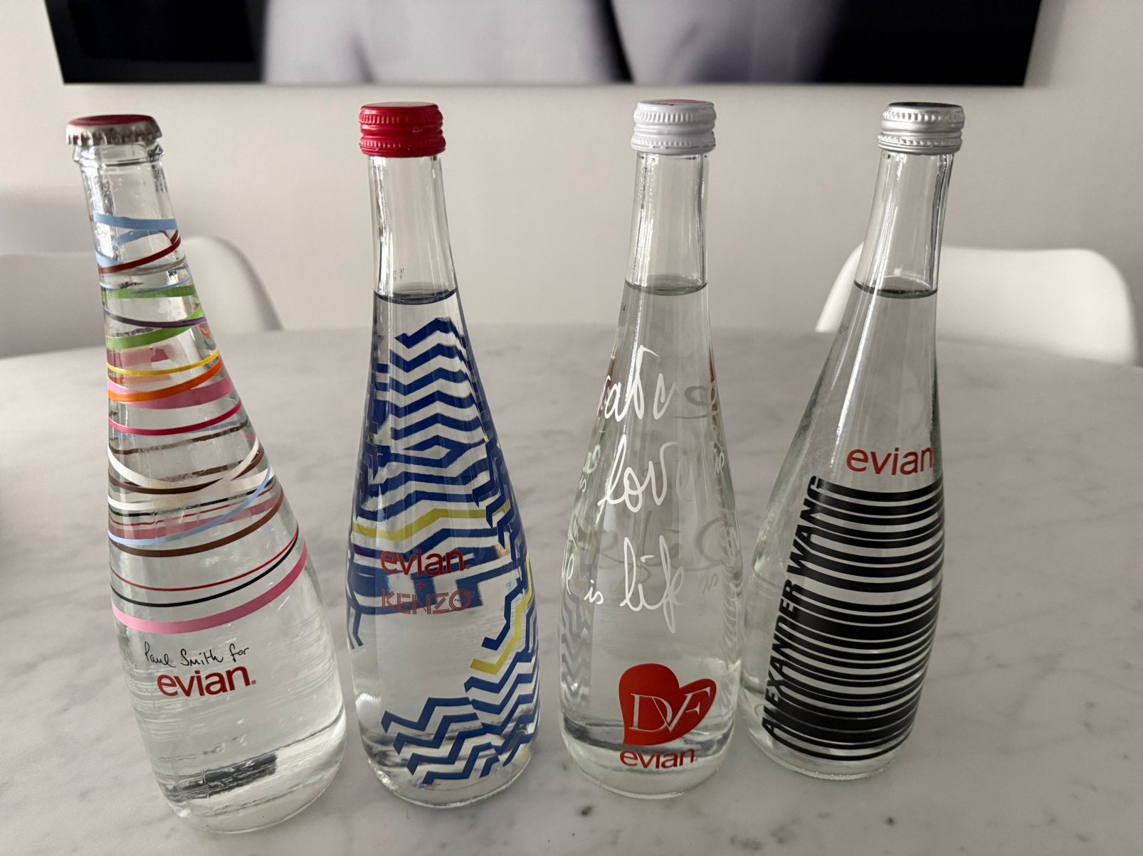 Collectie Evian flessen limited edition 4 kunstenaars, Enlèvement