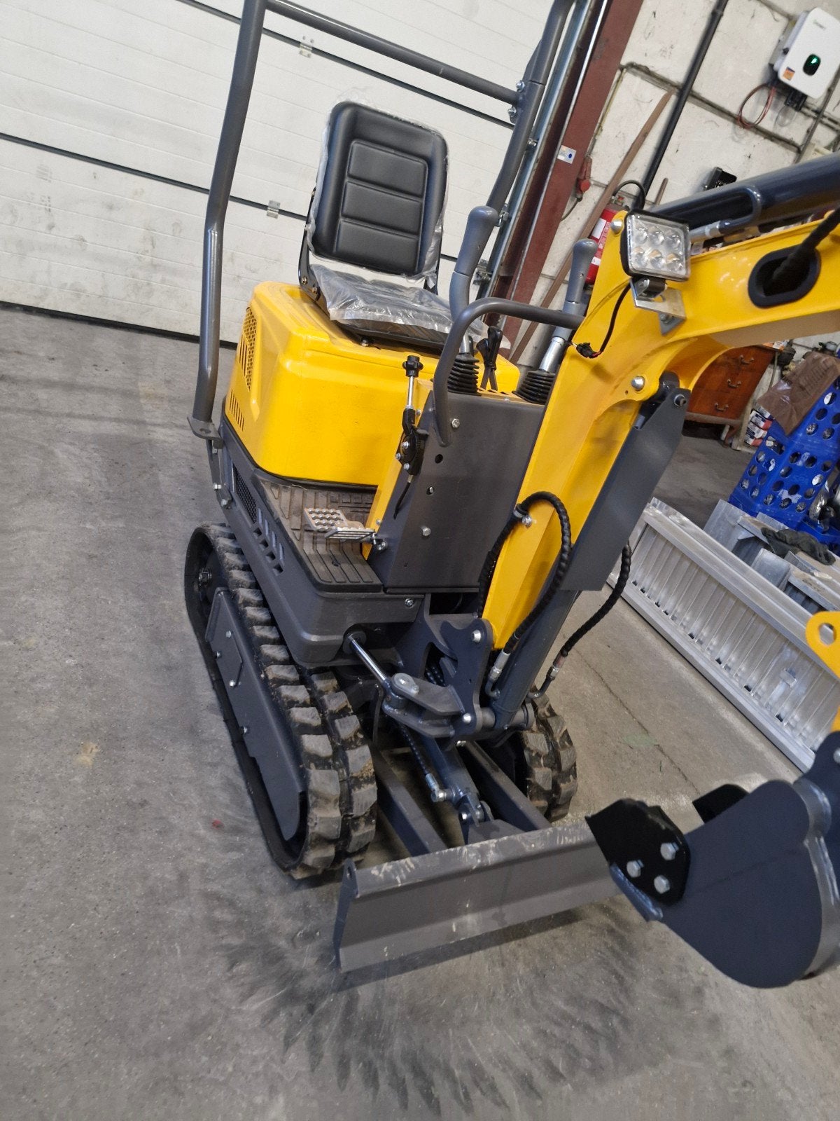mini pelle 750kg  neuve jamais servie, Articles professionnels, Enlèvement ou Envoi