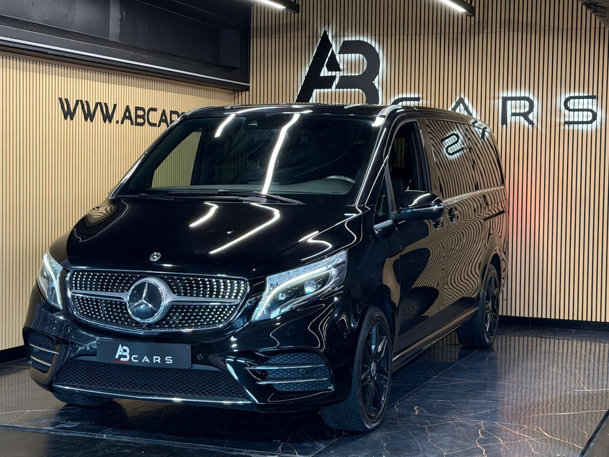 Mercedes-Benz V-Klasse 300 D * GARANTIE 12 MOIS * PACK AMG *, Cuir, https://public.car-pass.be/vhr/296551a4-f0f5-4bc8-b6af-1c14620f1724