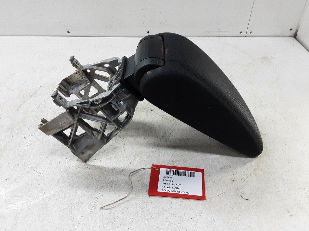 CONSOLE CENTRALE Audi A3 Limousine (8VS / 8VM), Mevr. I. Hauben, Audi, Utilisé, Rue de l'Espoir 34 34
4030  GRIVEGNÉE, BE