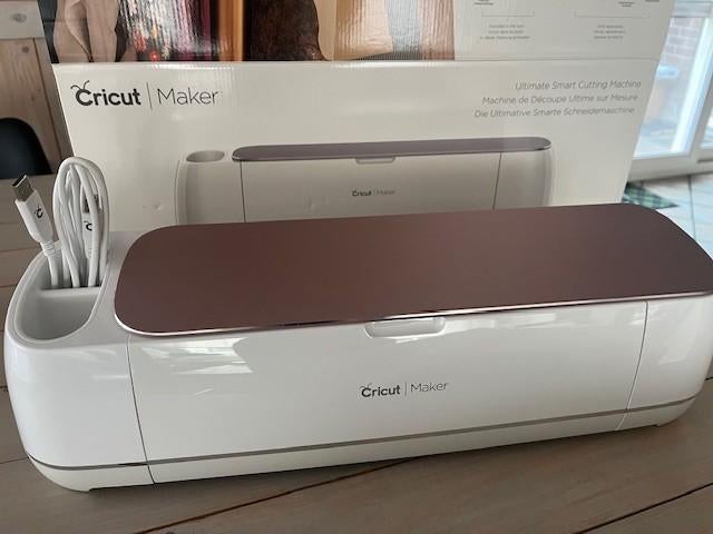 Cricut Maker Snijplotter Rosé, Hobby en Vrije tijd, Zo goed als nieuw, Kunststof, Machine, Cricut