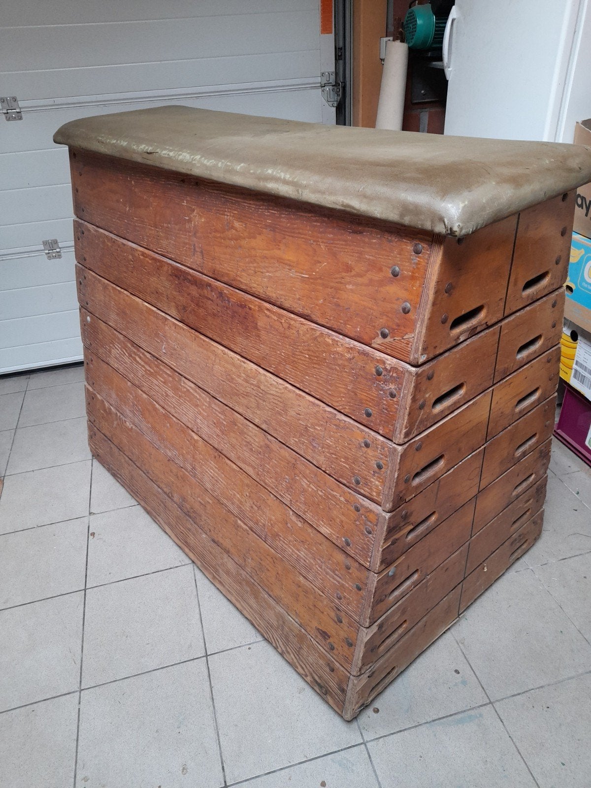 Plinthe vintage, Enlèvement