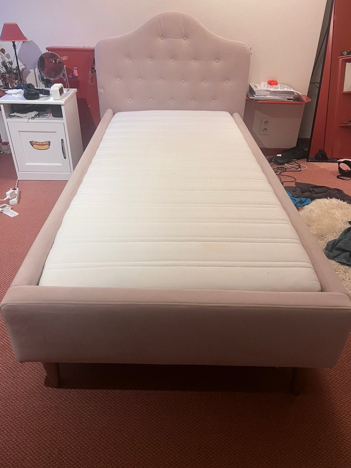 Prachtig bed met zachte randen, Ophalen, Zo goed als nieuw
