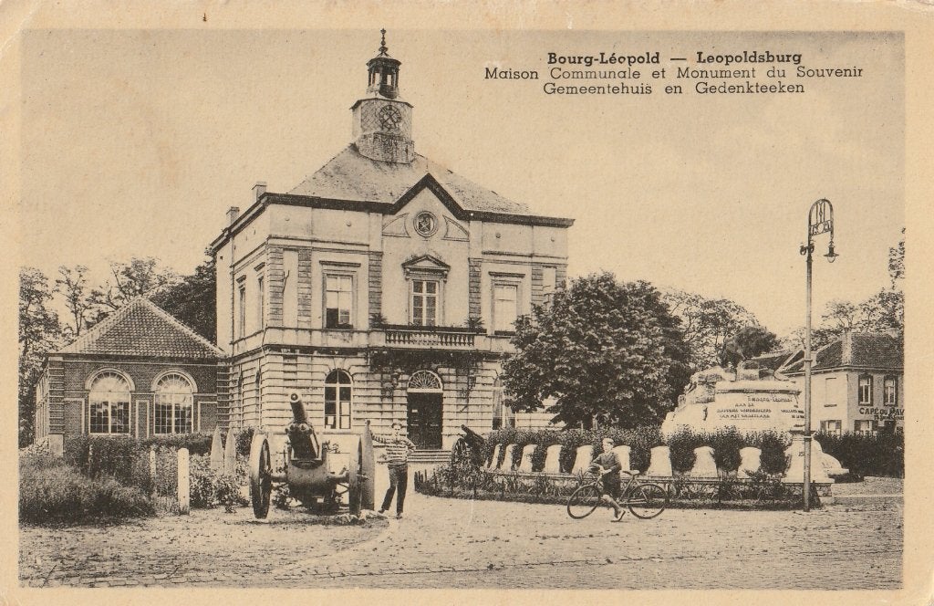 LEOPOLDSBURG - Gemeentehuis en Gedenkteken, Verzenden, 1920 tot 1940, Gelopen, Limburg