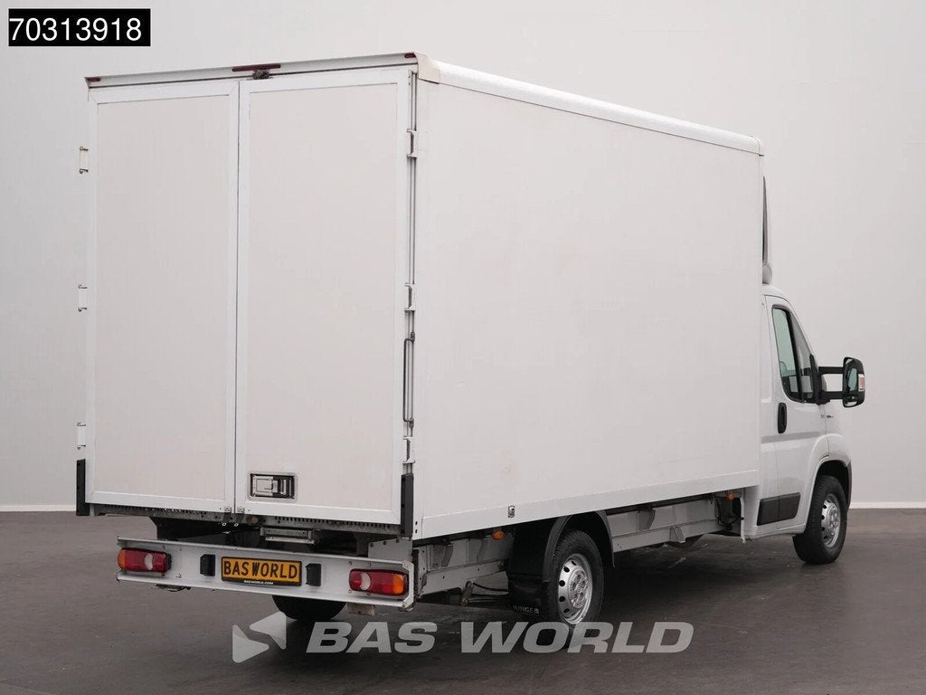 Fiat Ducato 150pk Bakwagen Achterdeuren Euro6 Navi Airco Cru, Auto's, Stof, Gebruikt, 2500 kg, Wit