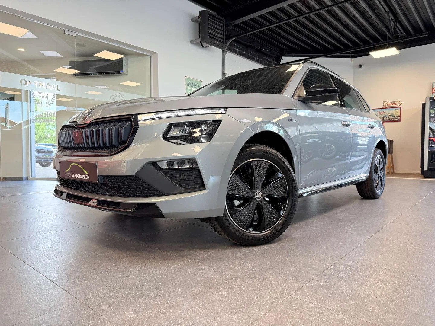 Skoda Kamiq Kamiq 1.5 TSI ACT Monte Carlo DSG NIEUW ! 0km!, Autos, Neuf, Argent ou Gris, Achat, 110 kW
