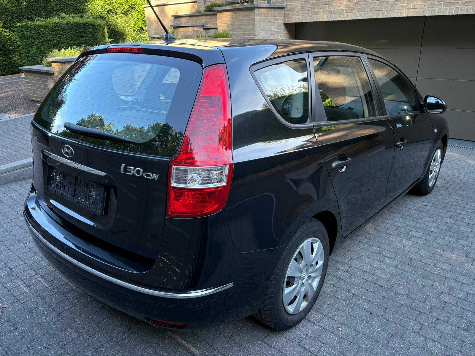 Hyundai i30 stationwagon 1.6 benzine eerste eigenaar, Auto's, Stof, 1599 cc, 4 cilinders, Zwart