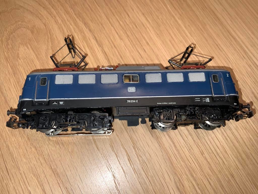 MARKLIN DIESELLOCOMOTIEF 3039 BR 110 234-7 DB, Hobby en Vrije tijd, Modeltreinen | H0, Locomotief, Wisselstroom, Märklin, Analoog
