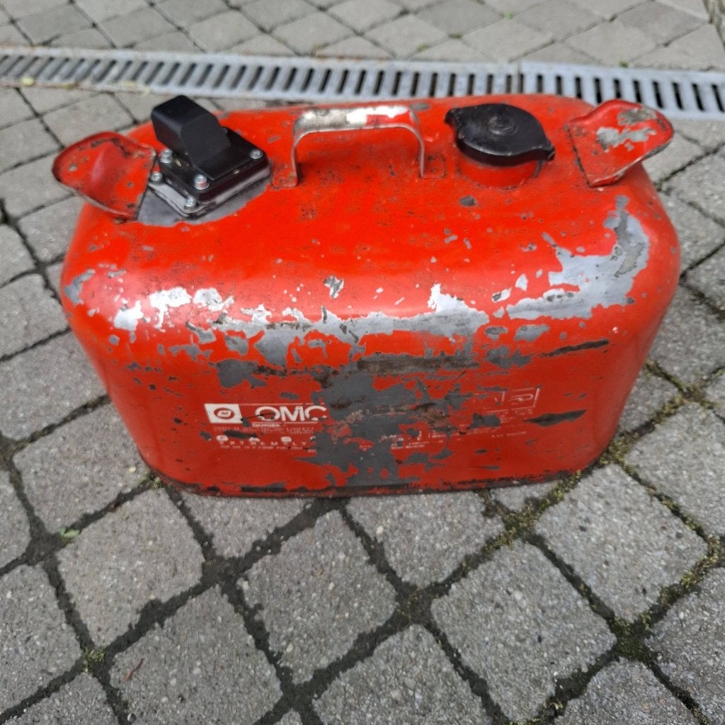 Jerrican OMC vintage, Ophalen