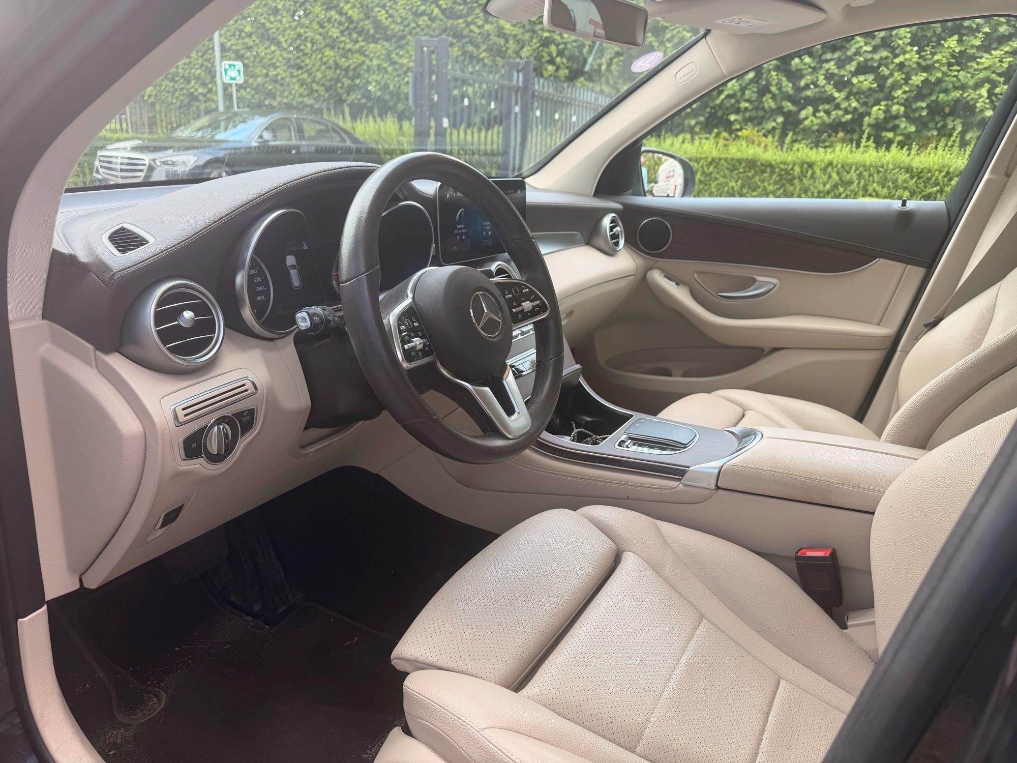 Mercedes-Benz GLC SUV 200 Business Solution 4MATIC + CARPLAY, Auto's, Automaat, 197 pk, Gebruikt, 4 cilinders