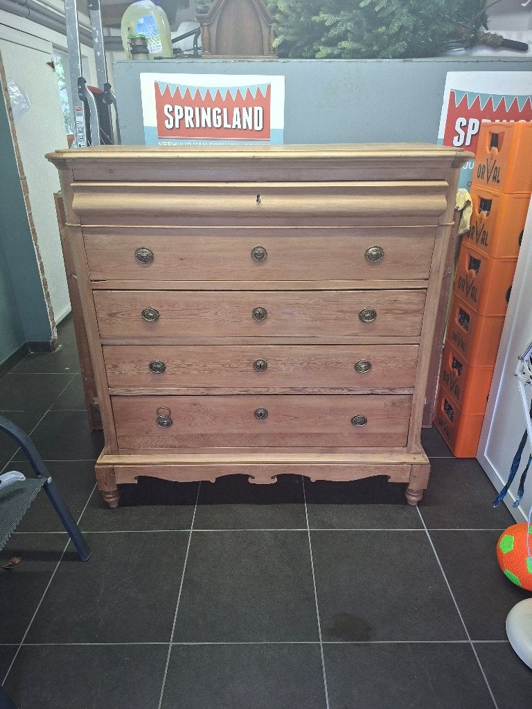 Antieken bruidskast, Enlèvement