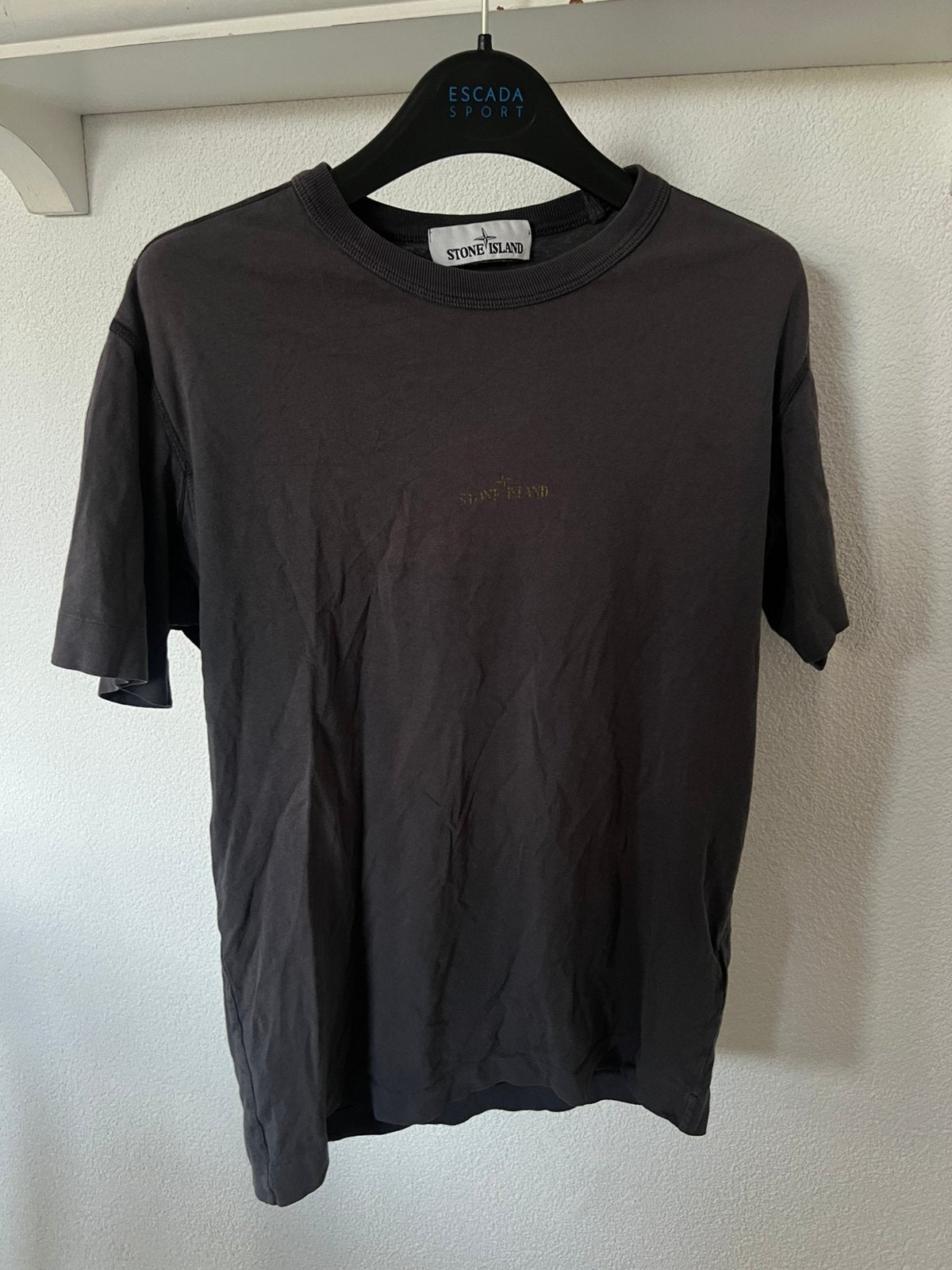 T-shirt Stone Island gris anthracite — taille S, Vêtements | Hommes, T-shirts, Envoi, Comme neuf, Taille 46 (S) ou plus petite
