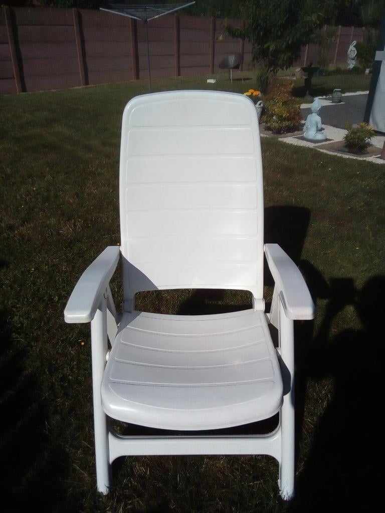 2 witte opvouwbare kinderstoelen van PVC, Tuin en Terras, Ophalen, Gebruikt, Verstelbaar