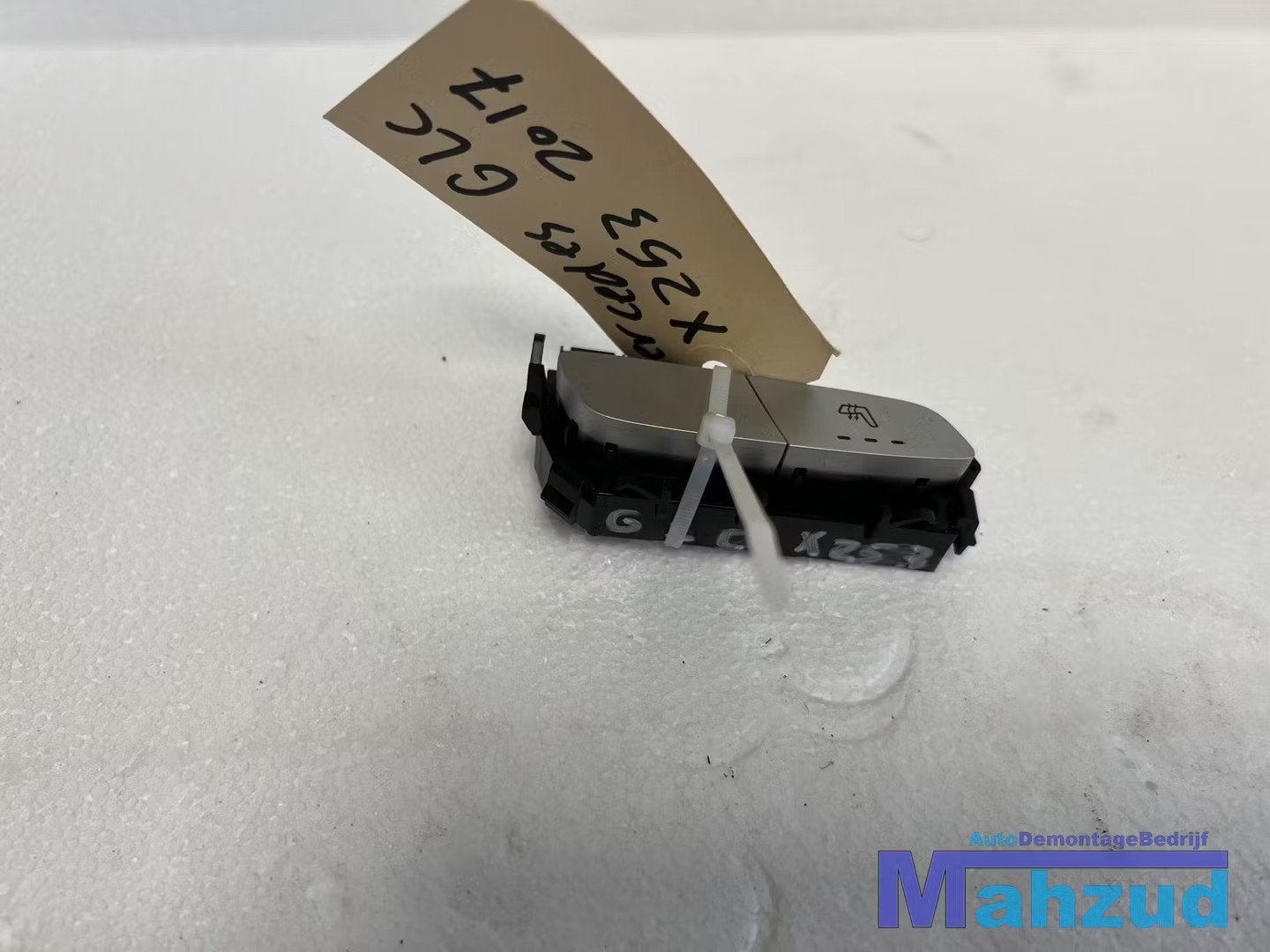 MERCEDES GLC C E KLASSE Stoelverwarming schakelaar A21390573, Auto-onderdelen, Gebruikt, Mercedes-Benz AG, Mercedes-Benz, Mercedesstrasse 120
70372  Stuttgart, DE