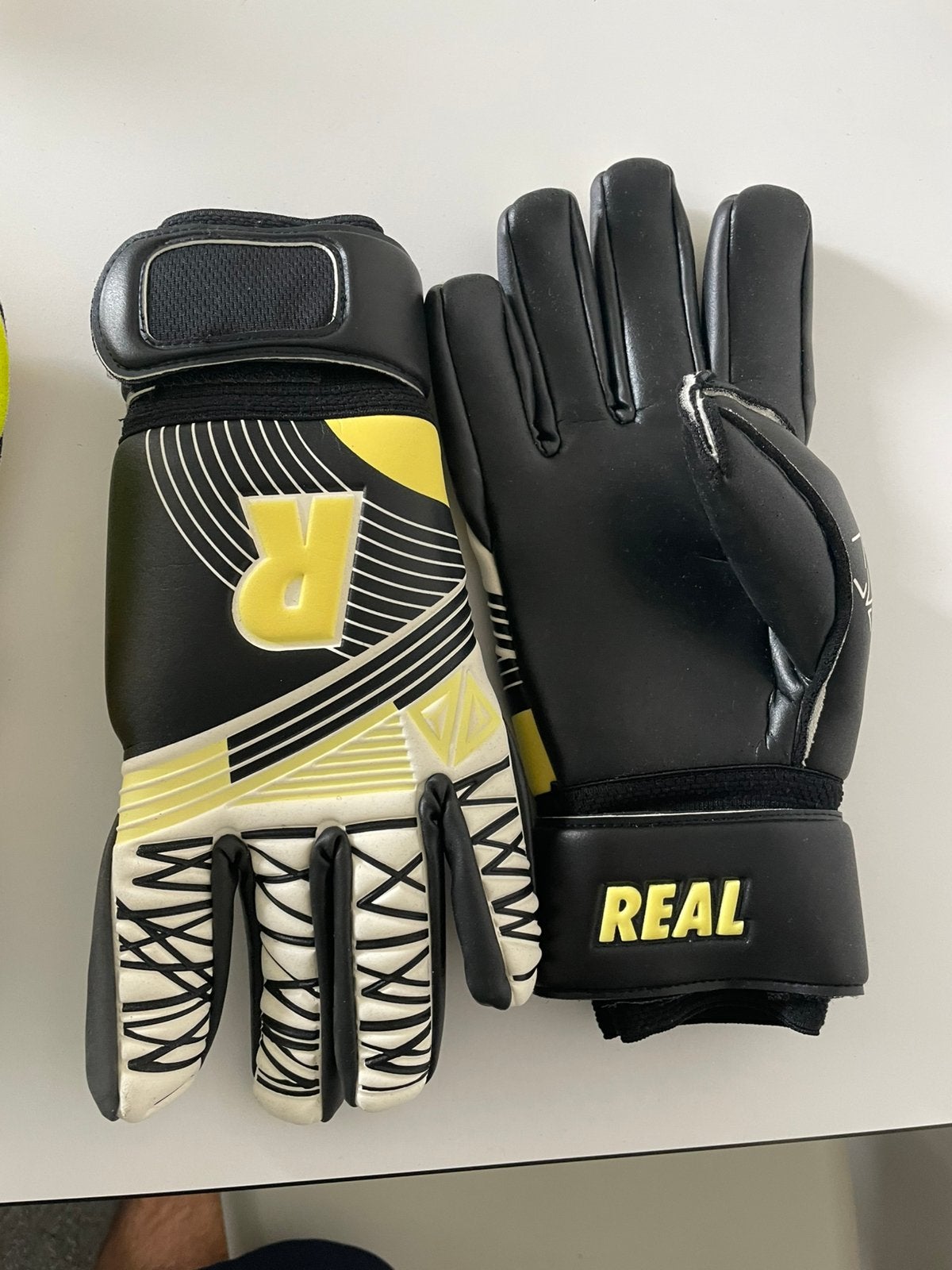 Keepershandschoenen Real maat 7,5 nieuw, Sport en Fitness, Ophalen, Nieuw, Handschoenen